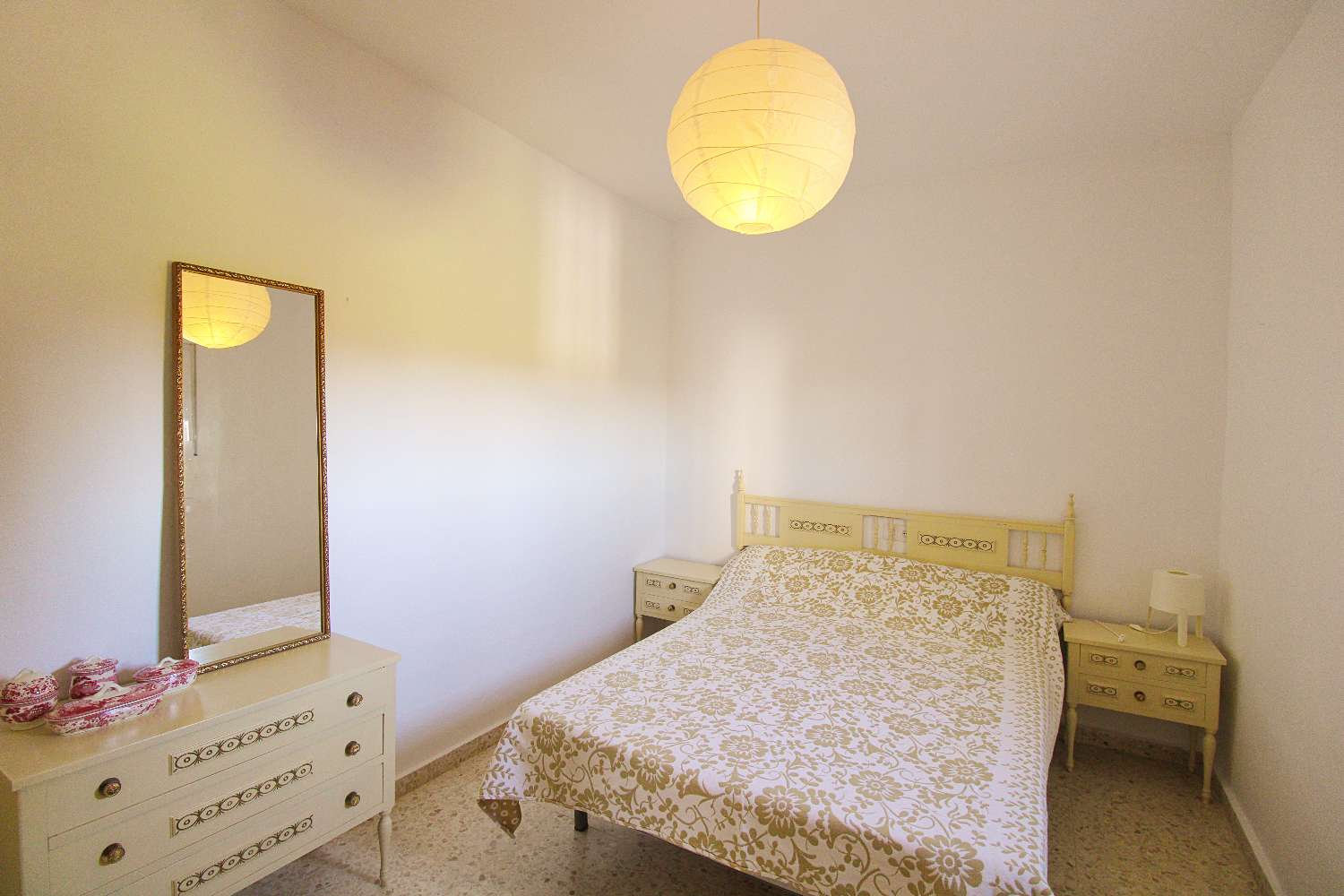 Natural retreat with country house and productive land