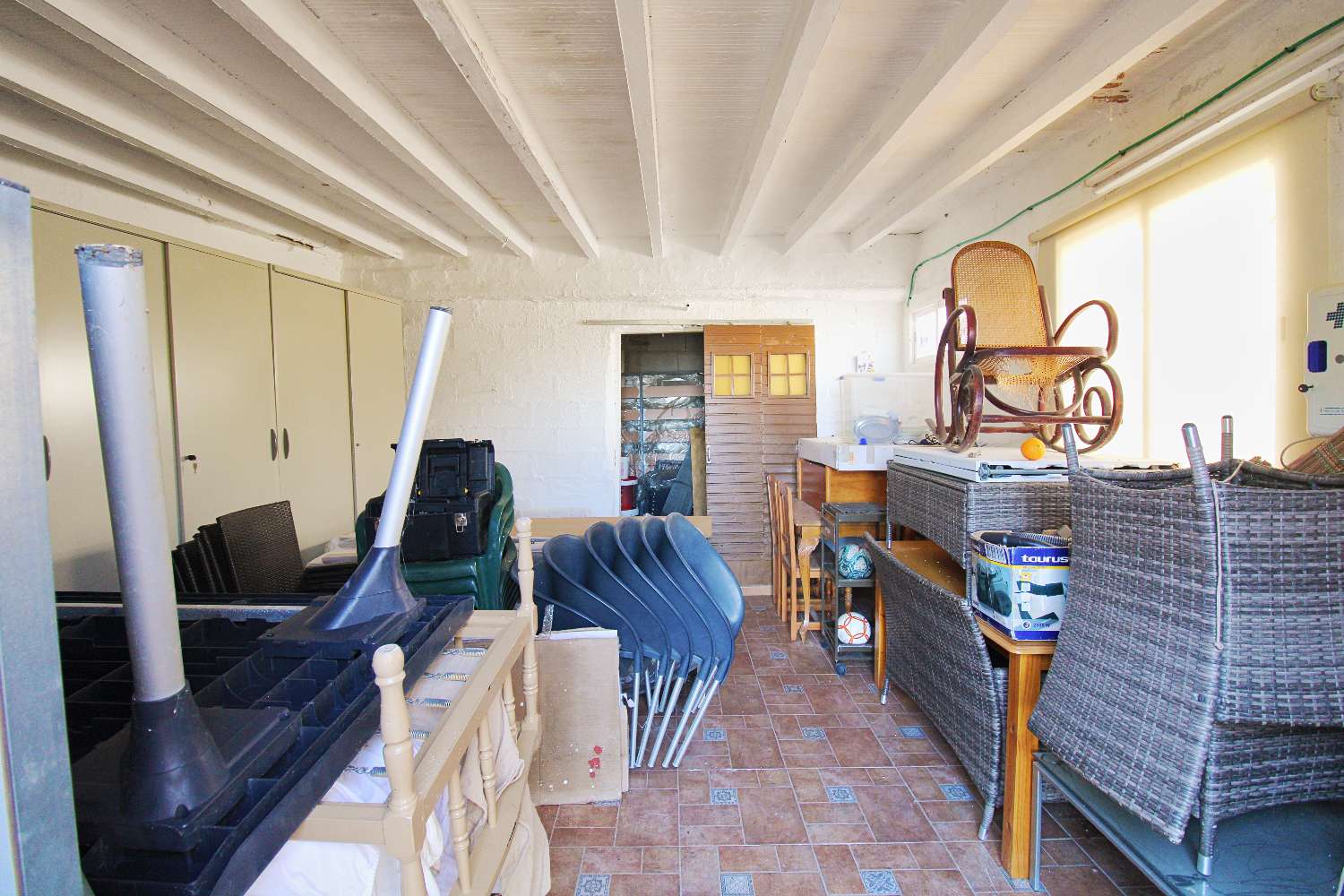 Natural retreat with country house and productive land