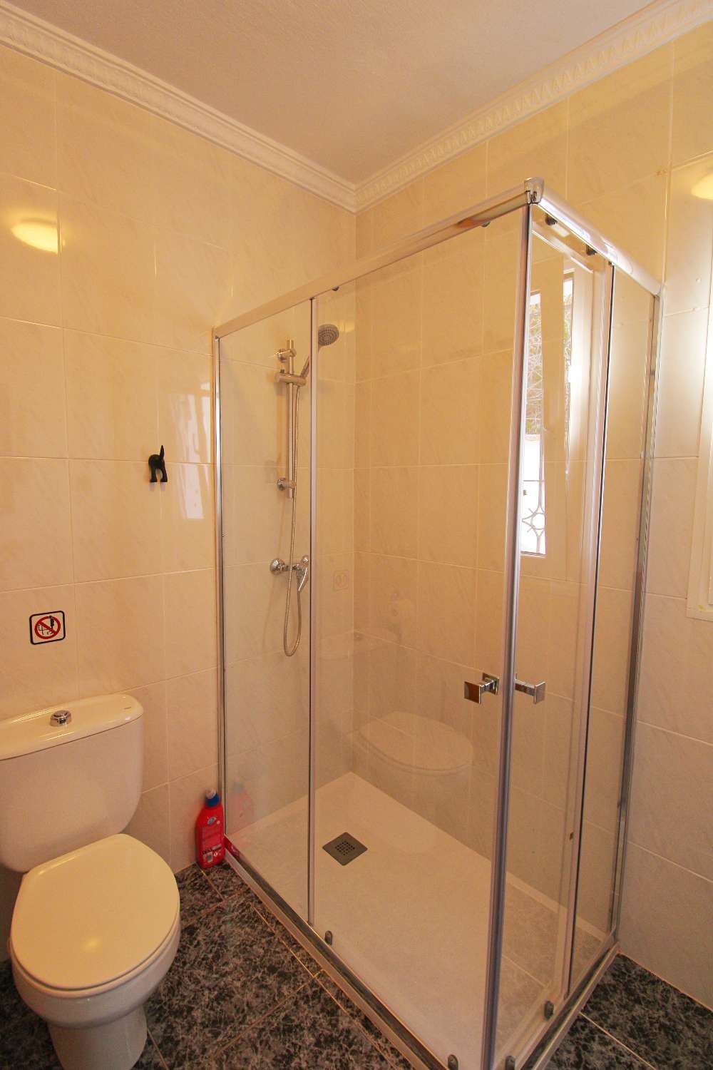 Natural retreat with country house and productive land