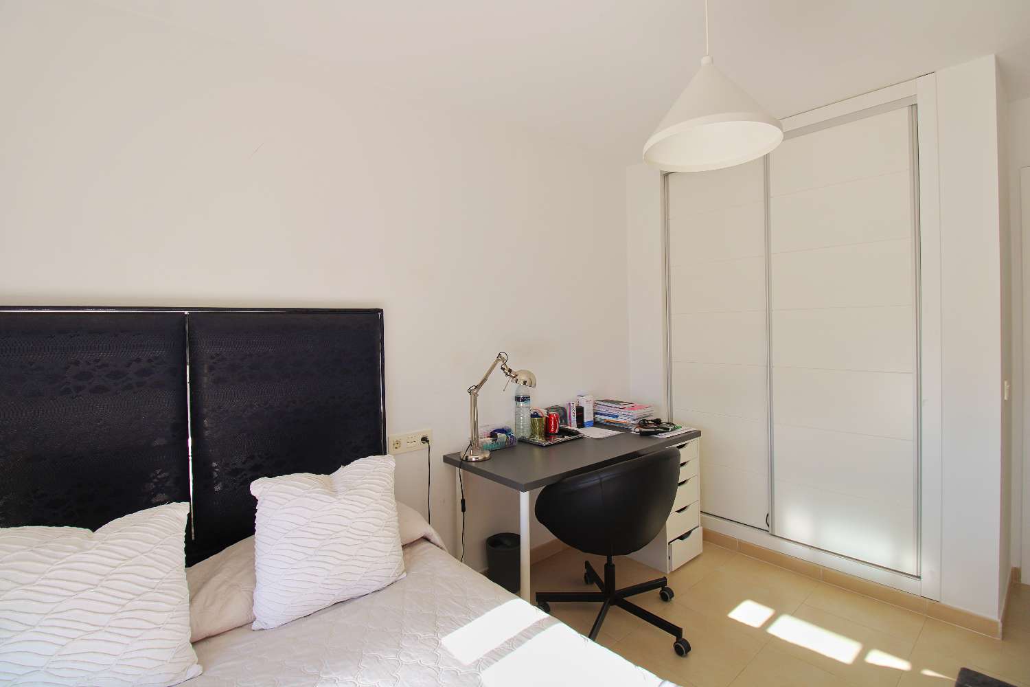 Spectacular corner house with pool, large garage and panoramic views in Coín — ready to move in