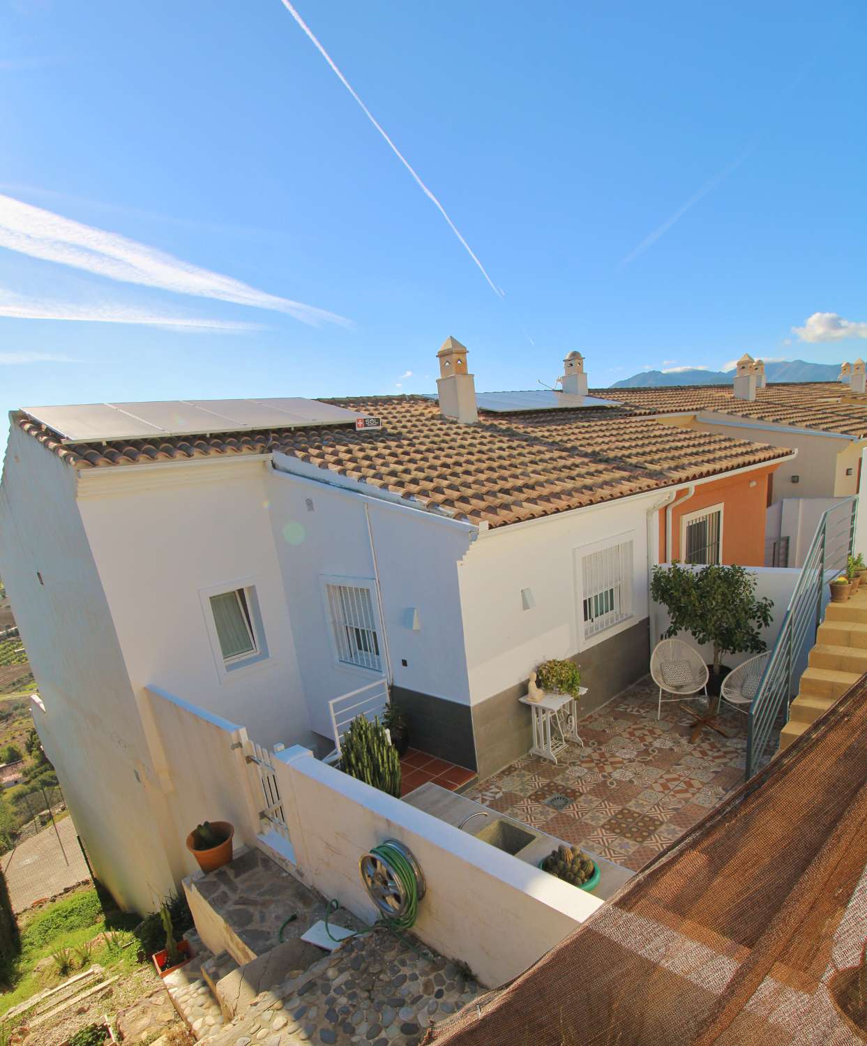 Spectacular corner house with pool, large garage and panoramic views in Coín — ready to move in