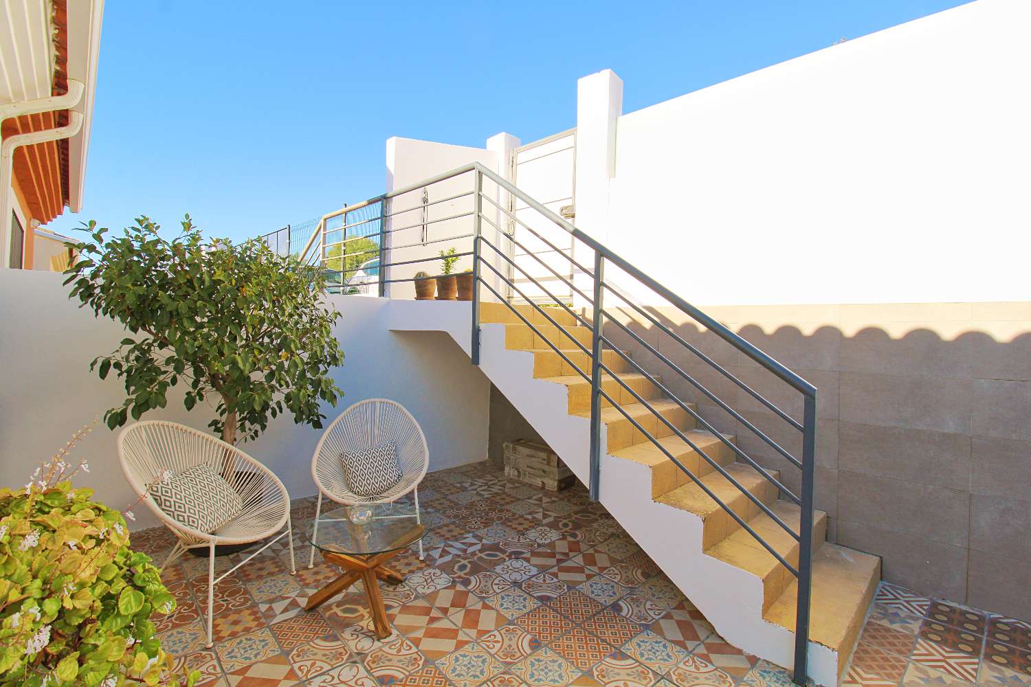 Spectacular corner house with pool, large garage and panoramic views in Coín — ready to move in