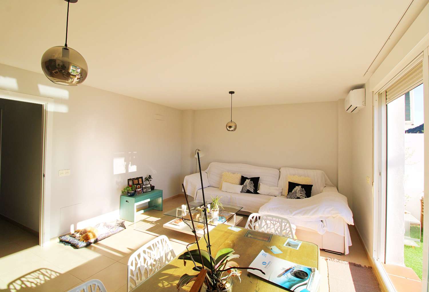 Spectacular corner house with pool, large garage and panoramic views in Coín — ready to move in