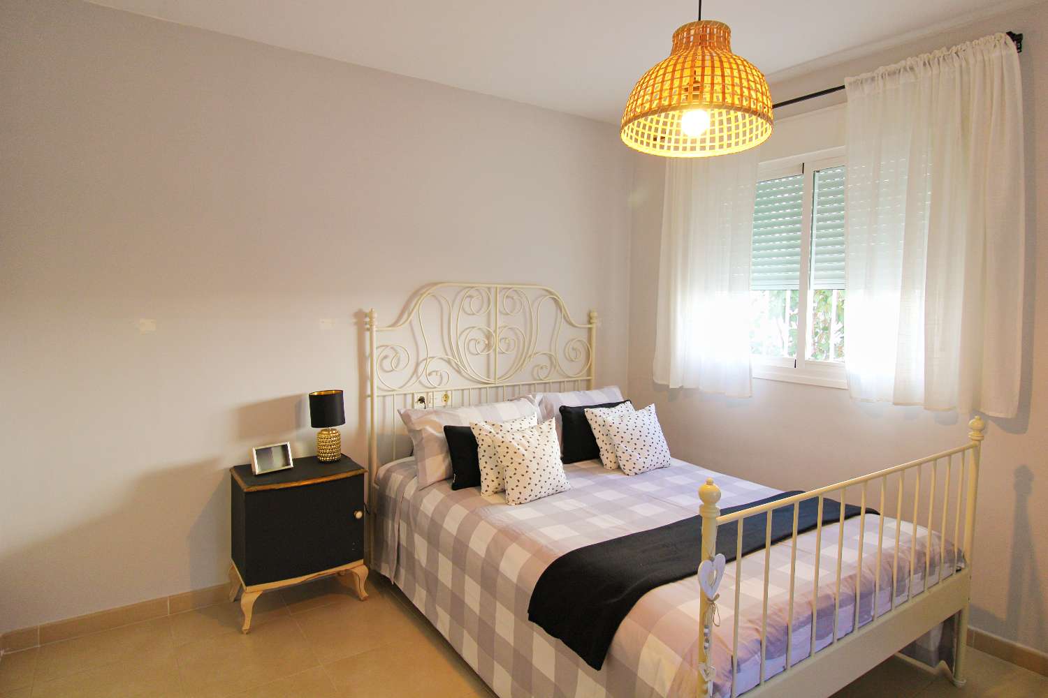 Spectacular corner house with pool, large garage and panoramic views in Coín — ready to move in