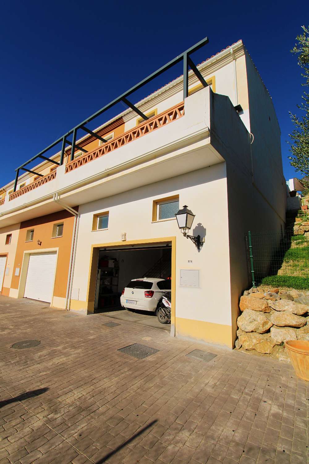 Spectacular corner house with pool, large garage and panoramic views in Coín — ready to move in