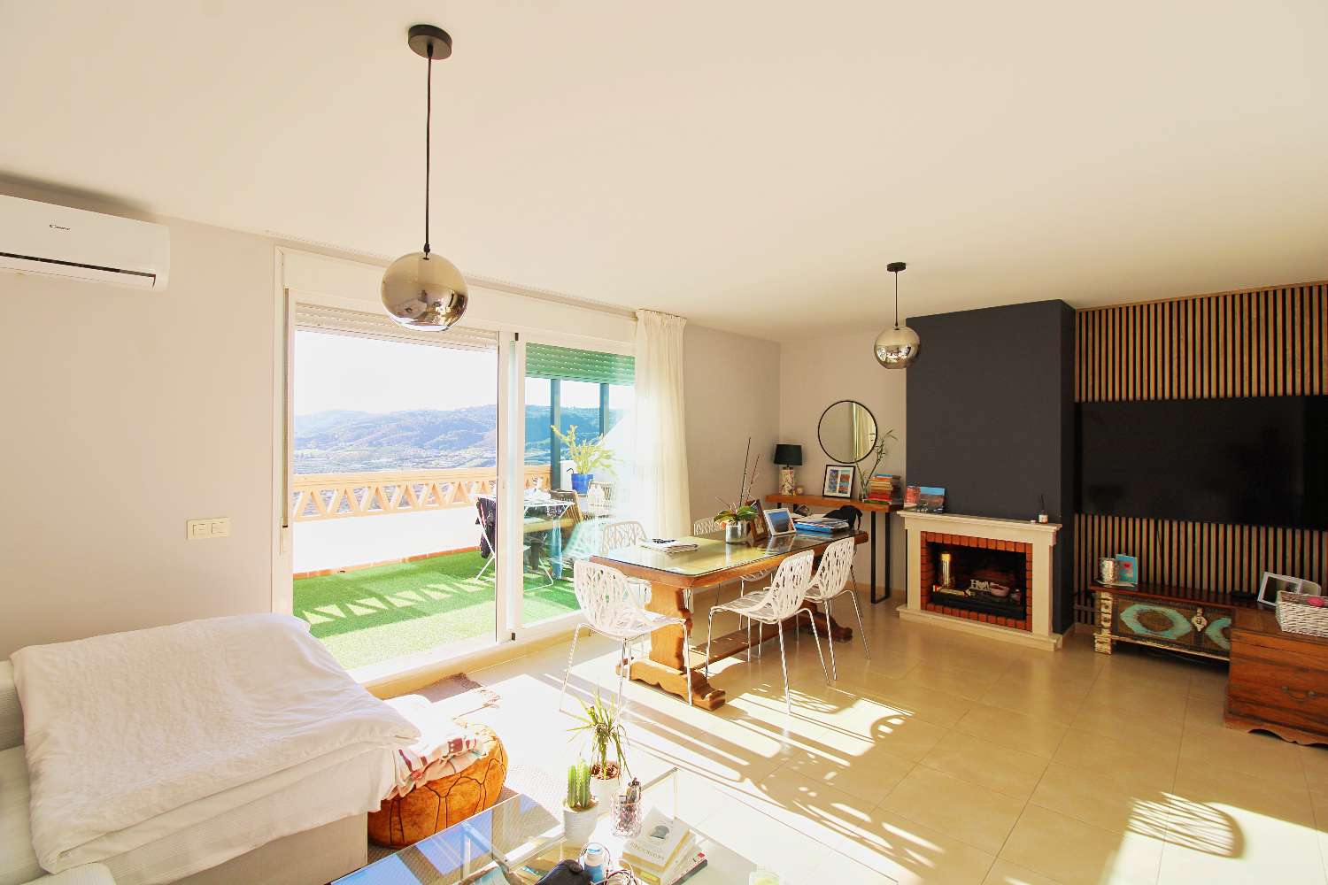 Spectacular corner house with pool, large garage and panoramic views in Coín — ready to move in