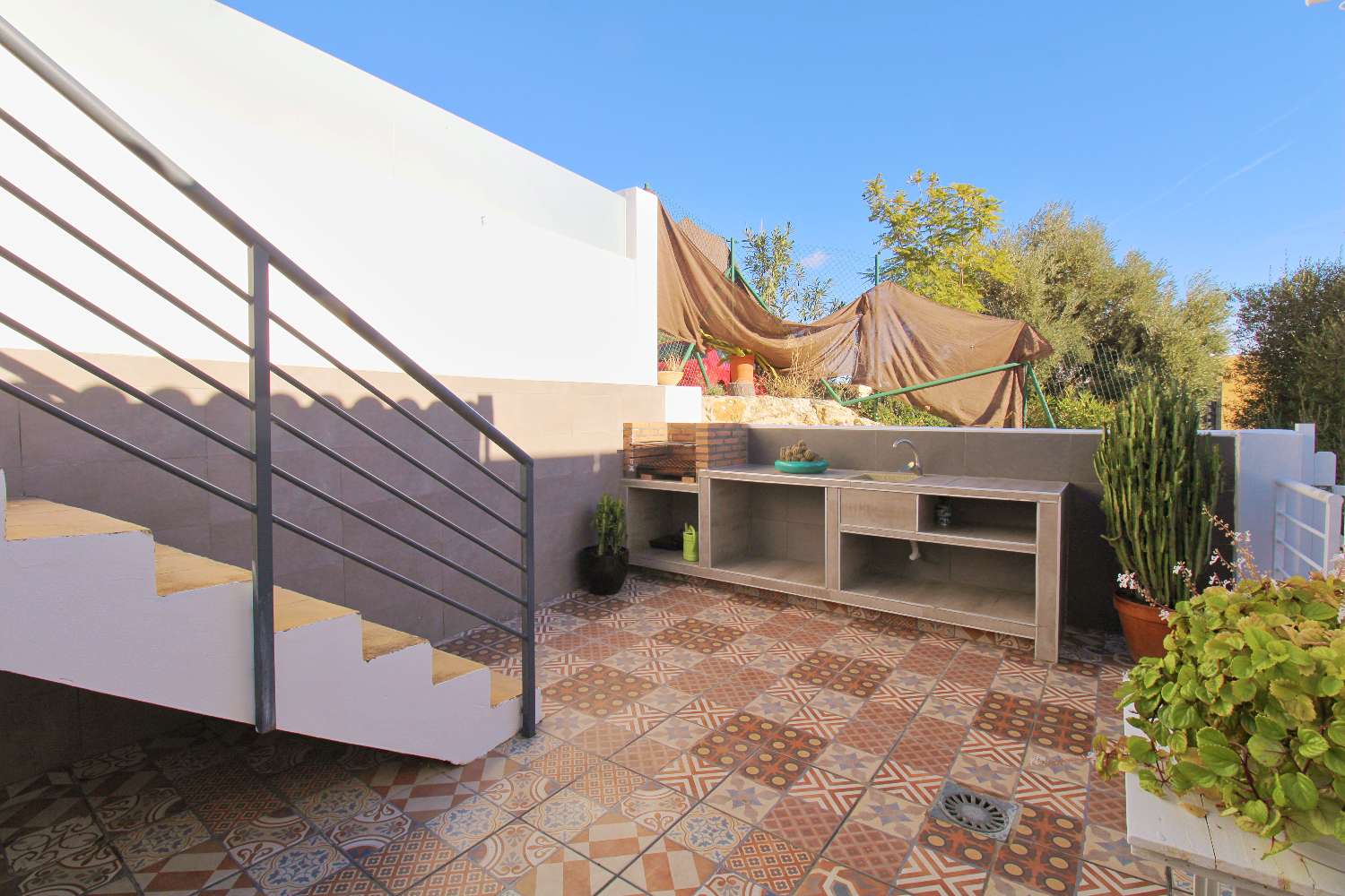 Spectacular corner house with pool, large garage and panoramic views in Coín — ready to move in