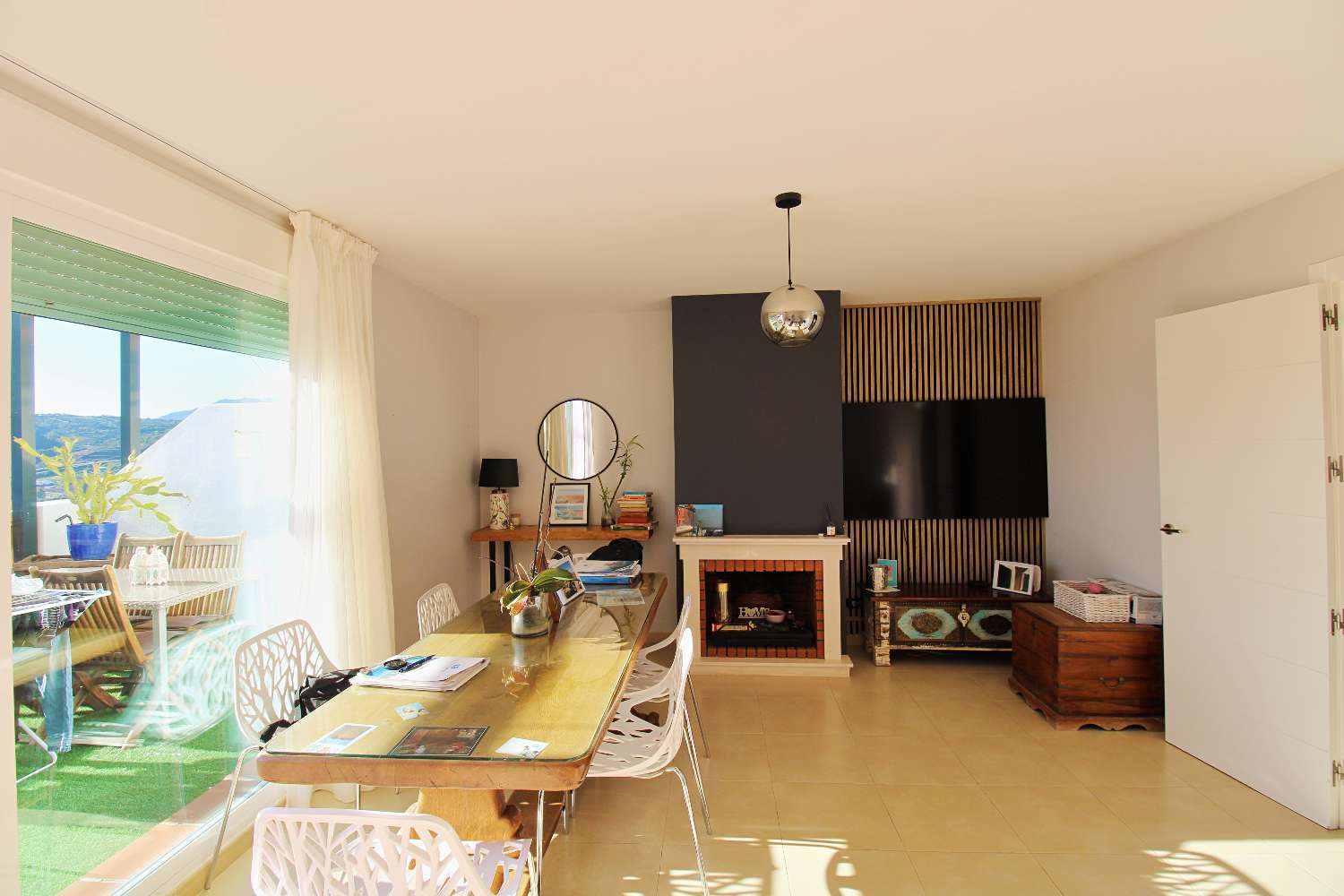 Spectacular corner house with pool, large garage and panoramic views in Coín — ready to move in