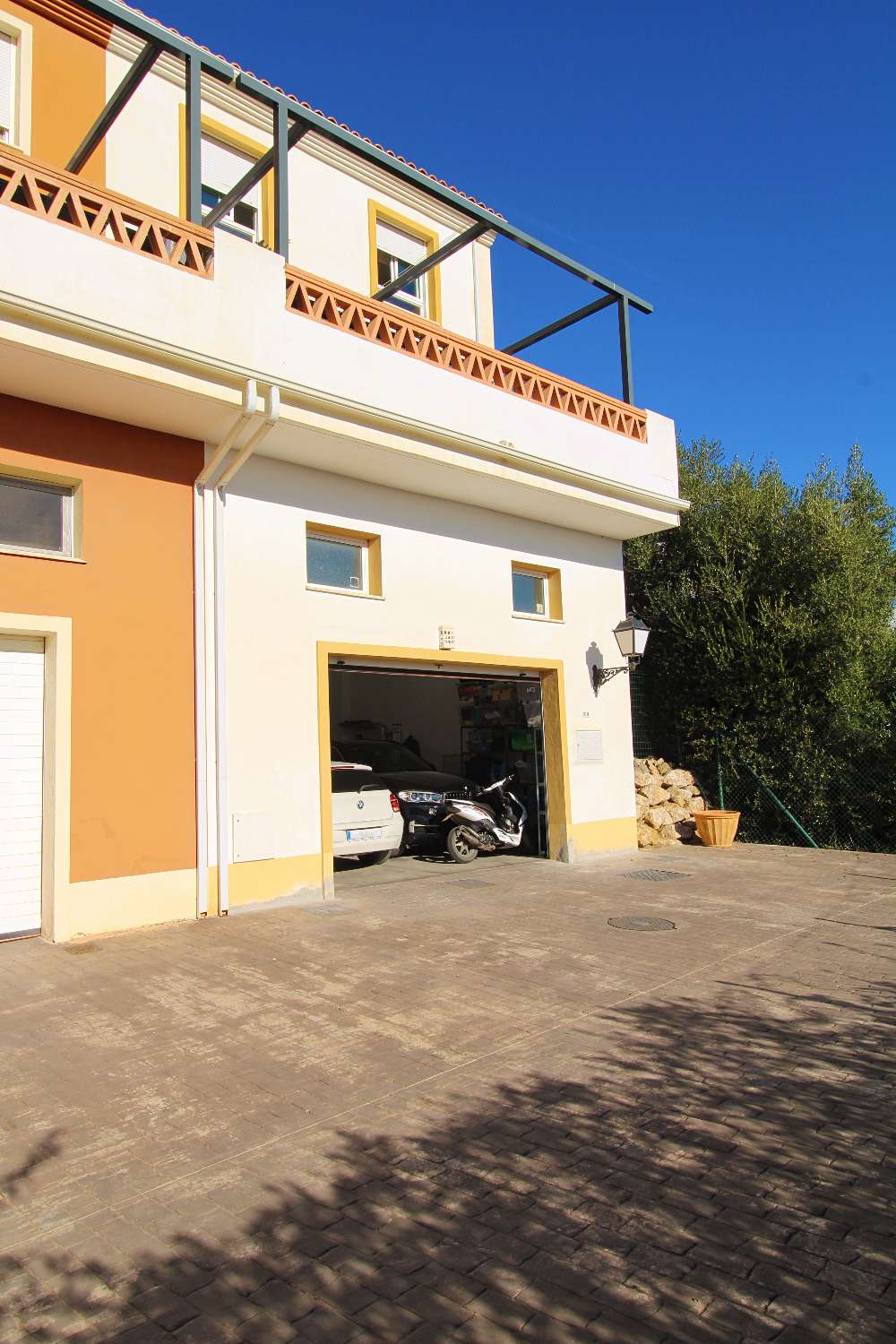 Spectacular corner house with pool, large garage and panoramic views in Coín — ready to move in