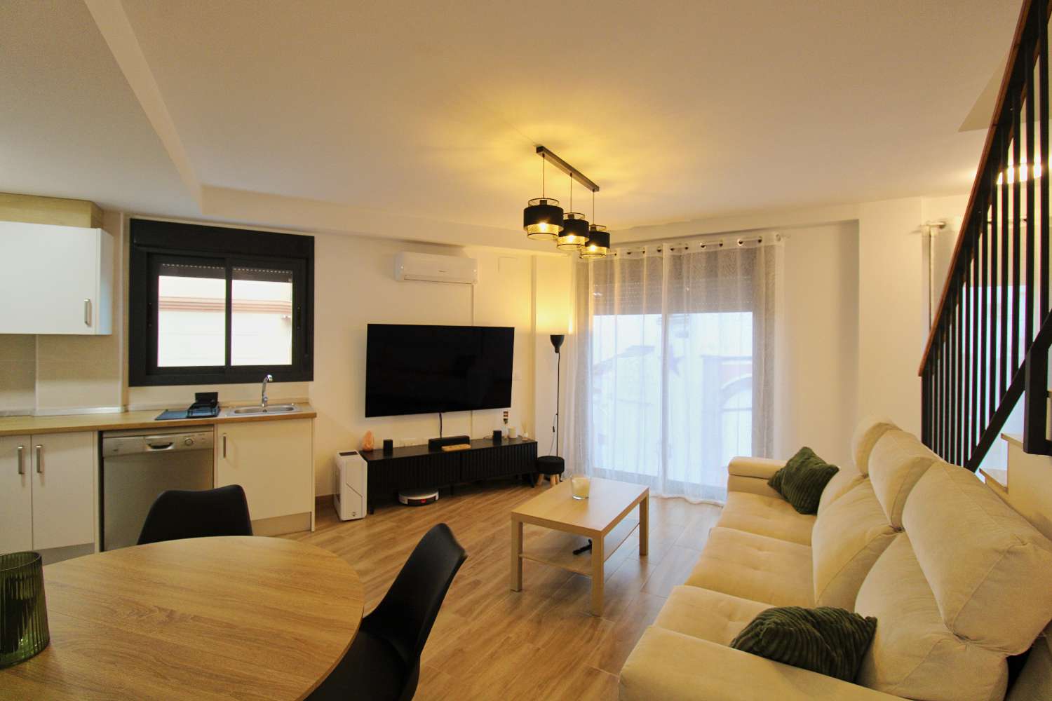 Exclusivo Dúplex de Obra Reciente en el Centro de Alhaurín con Gran Terraza y Vistas Abiertas