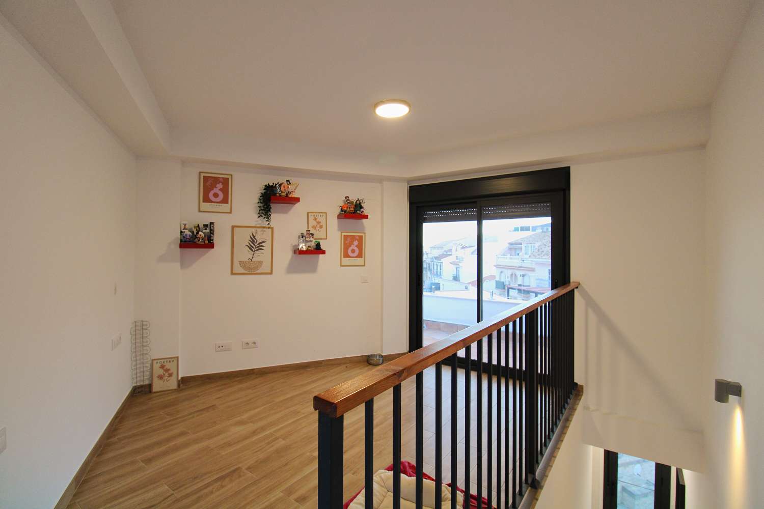 Exclusivo Dúplex de Obra Reciente en el Centro de Alhaurín con Gran Terraza y Vistas Abiertas