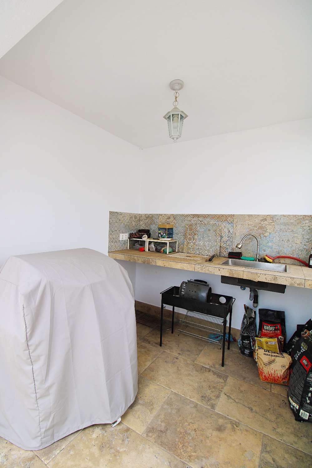 Exclusiva villa en alquiler en Capellanía con piscina y apartamento independiente