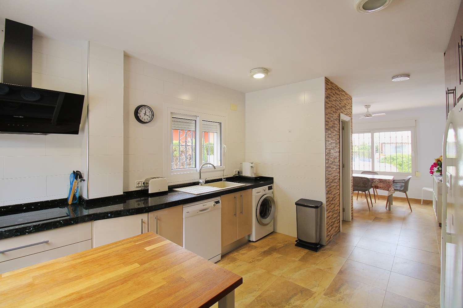 Exclusiva villa en alquiler en Capellanía con piscina y apartamento independiente