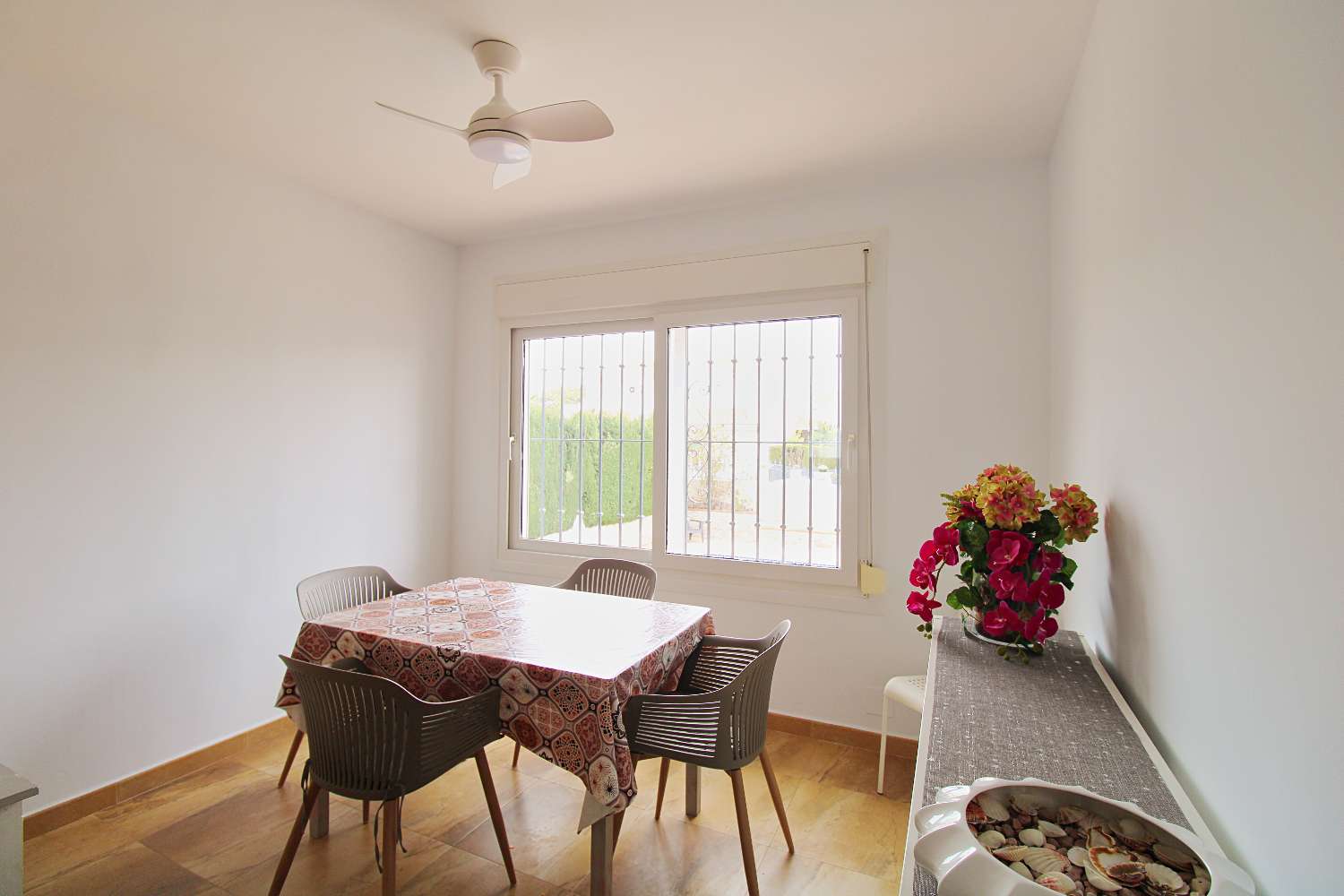 Exclusiva villa en alquiler en Capellanía con piscina y apartamento independiente