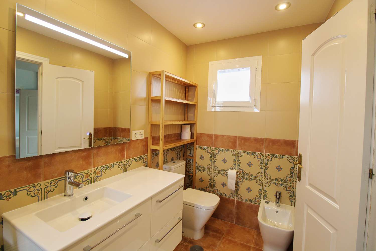 Exclusiva villa en alquiler en Capellanía con piscina y apartamento independiente