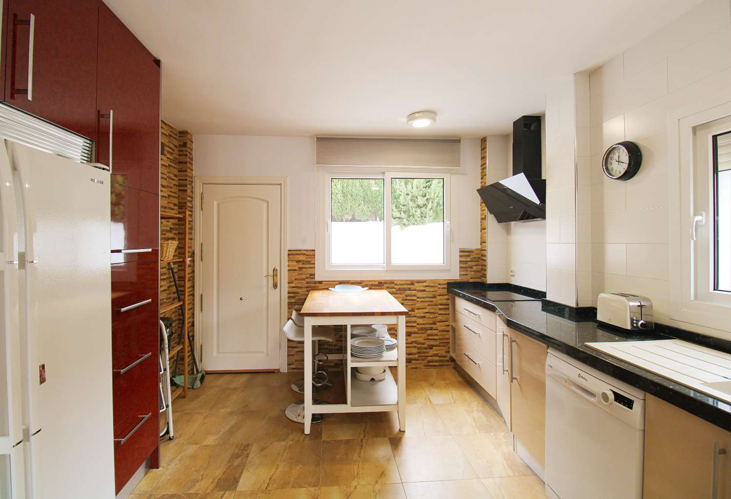 Exclusiva villa en alquiler en Capellanía con piscina y apartamento independiente