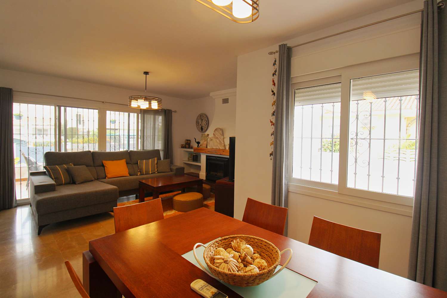 Exclusiva villa en alquiler en Capellanía con piscina y apartamento independiente