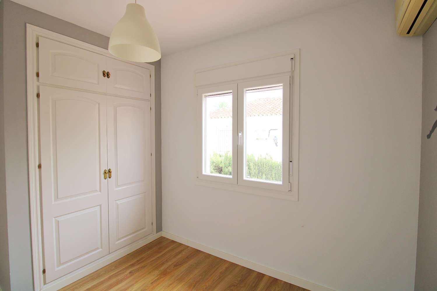 Exclusiva villa en alquiler en Capellanía con piscina y apartamento independiente