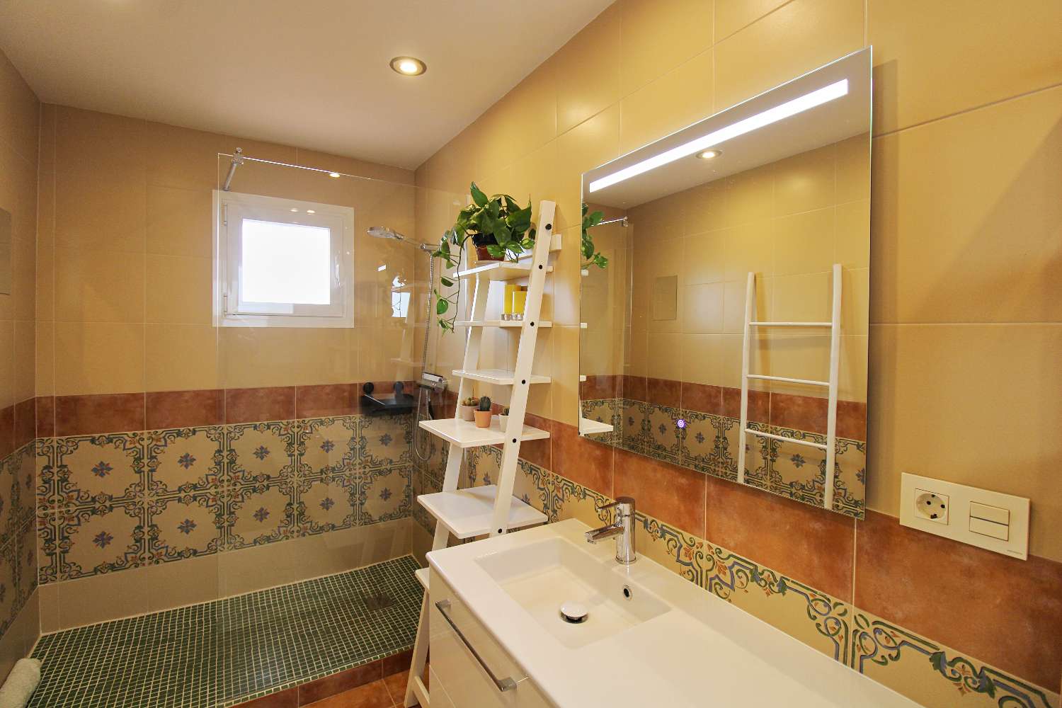 Exclusiva villa en alquiler en Capellanía con piscina y apartamento independiente