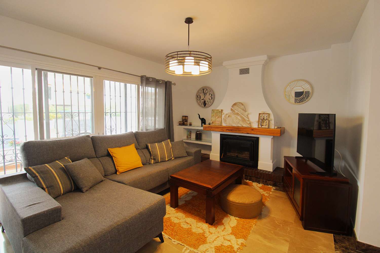 Exclusiva villa en alquiler en Capellanía con piscina y apartamento independiente