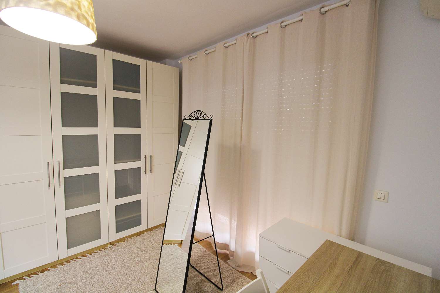 Exclusiva villa en alquiler en Capellanía con piscina y apartamento independiente