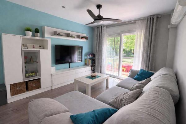 Appartement d’angle rénové avec terrasse, 2 garages, 2 d...