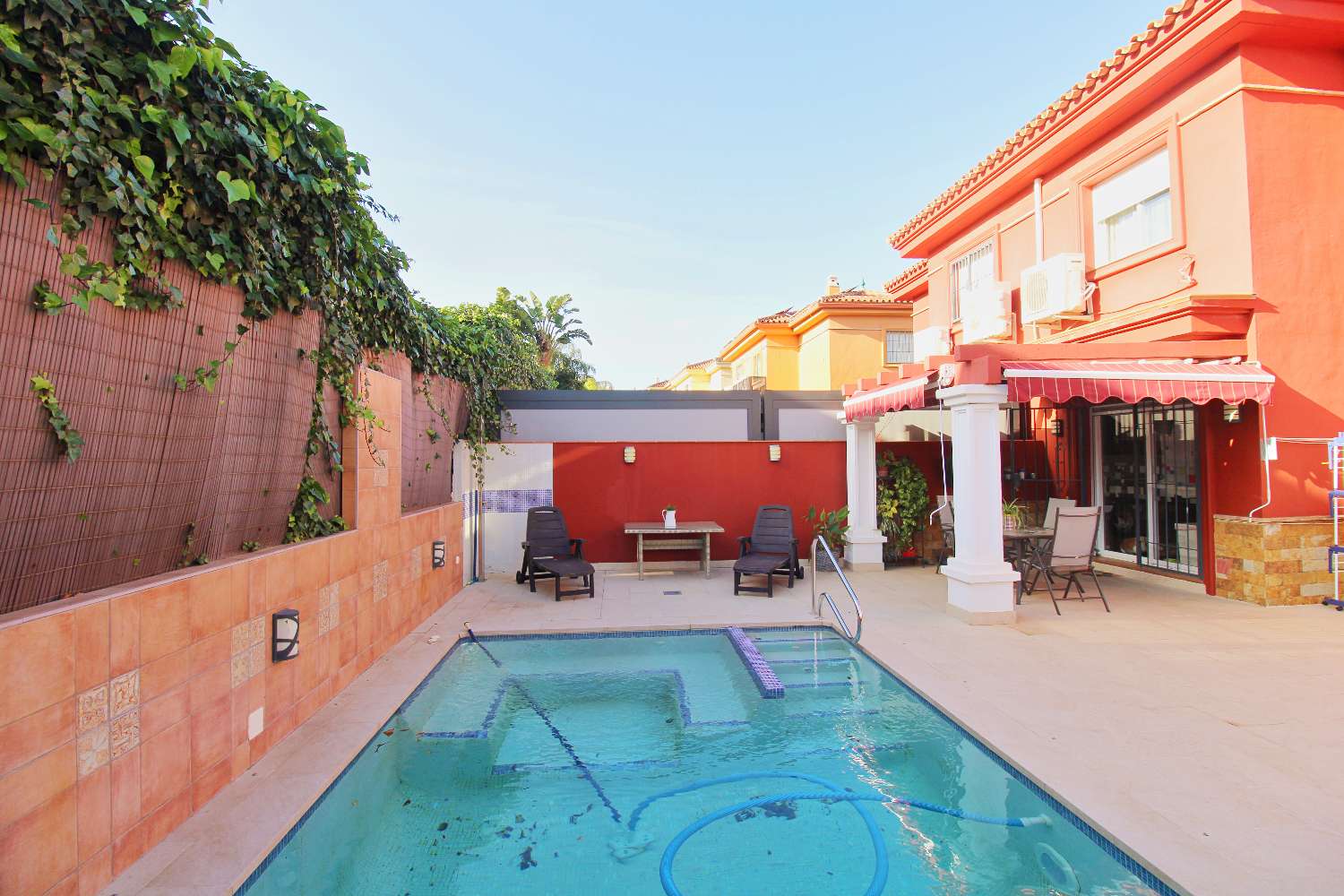 Doppelhaushälfte mit Pool und ausgebautem Keller in Finca Peralta, Alhaurín de la Torre