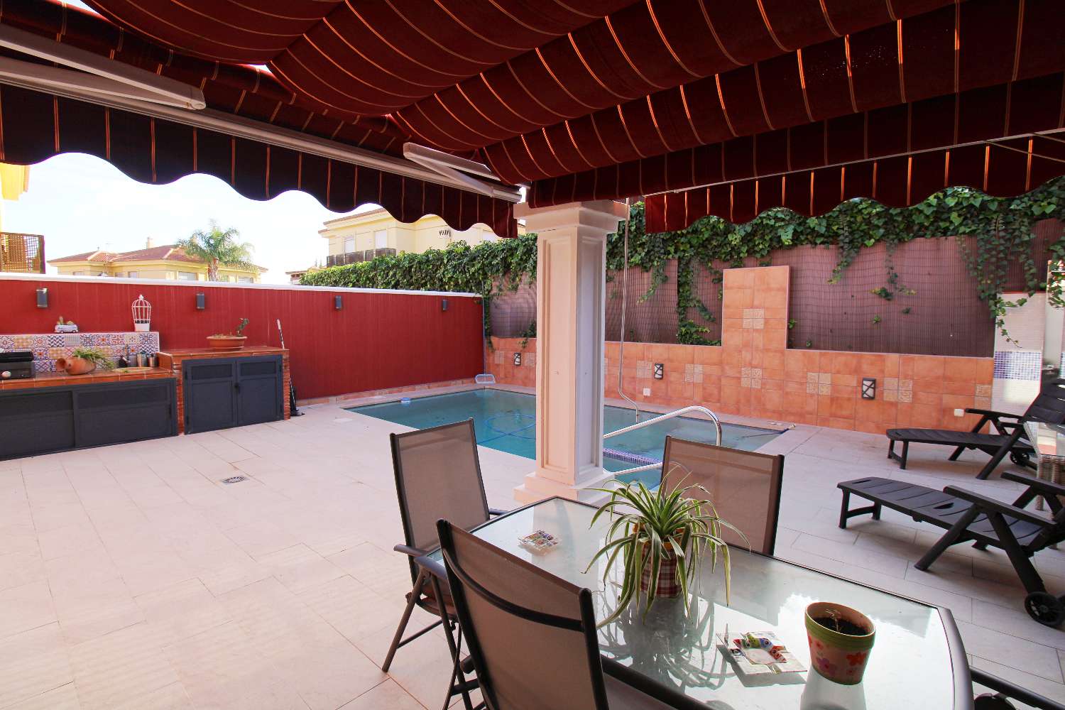 Doppelhaushälfte mit Pool und ausgebautem Keller in Finca Peralta, Alhaurín de la Torre