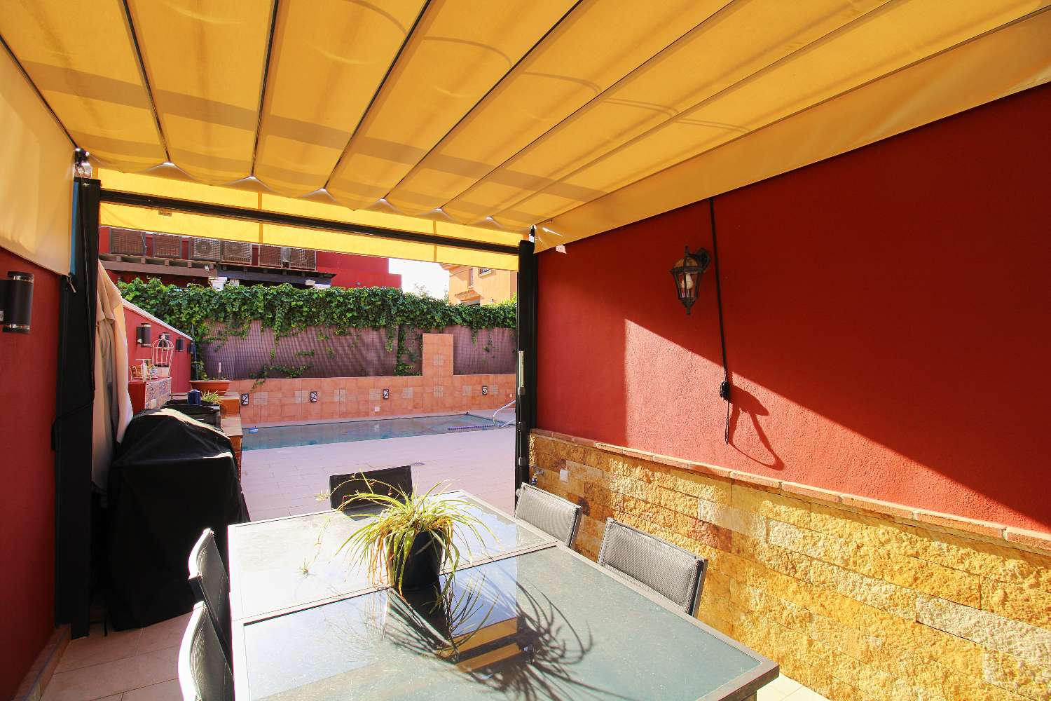 Doppelhaushälfte mit Pool und ausgebautem Keller in Finca Peralta, Alhaurín de la Torre