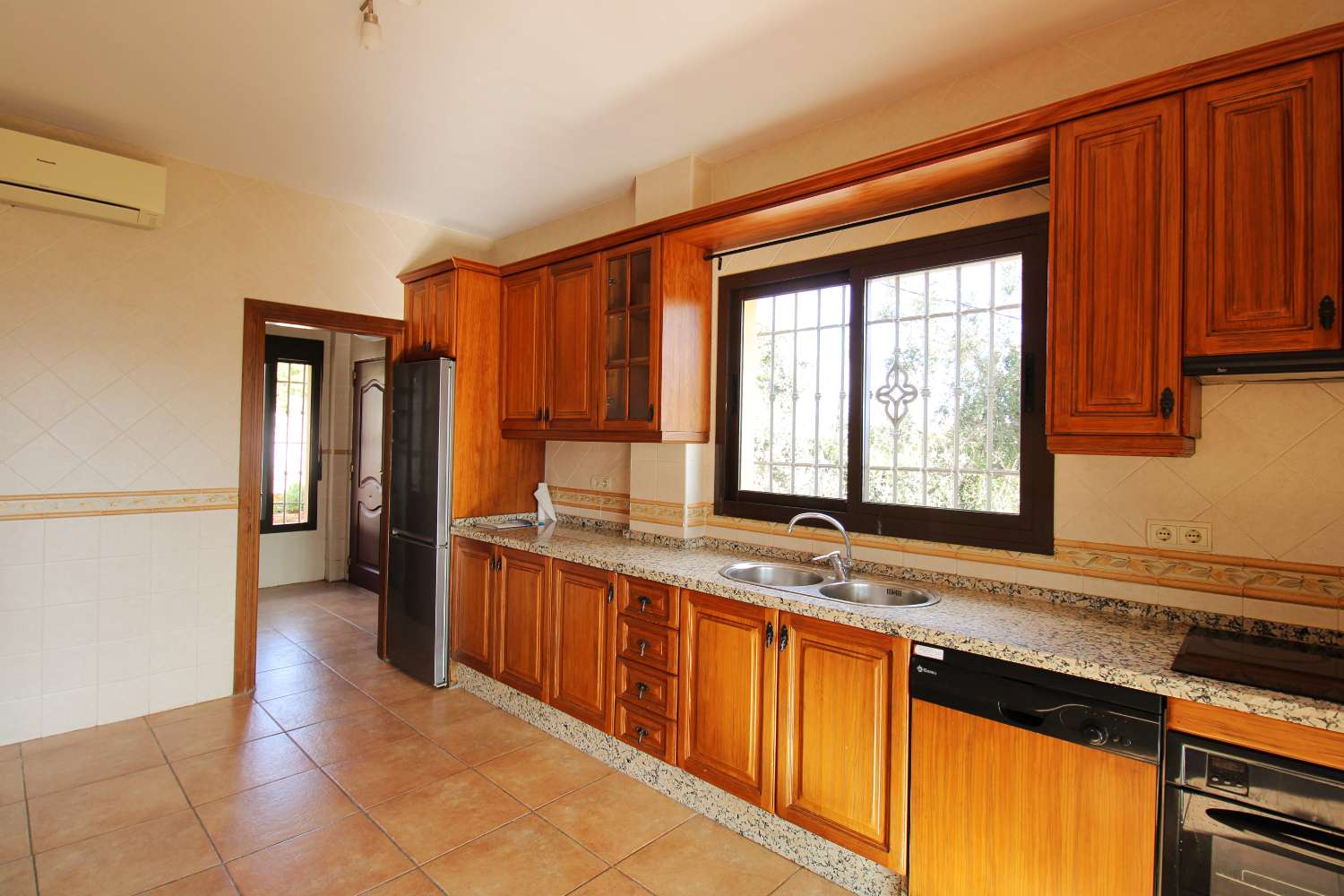 Espectacular villa en alquiler en Las Barrancas con piscina, jacuzzi y vistas panorámicas