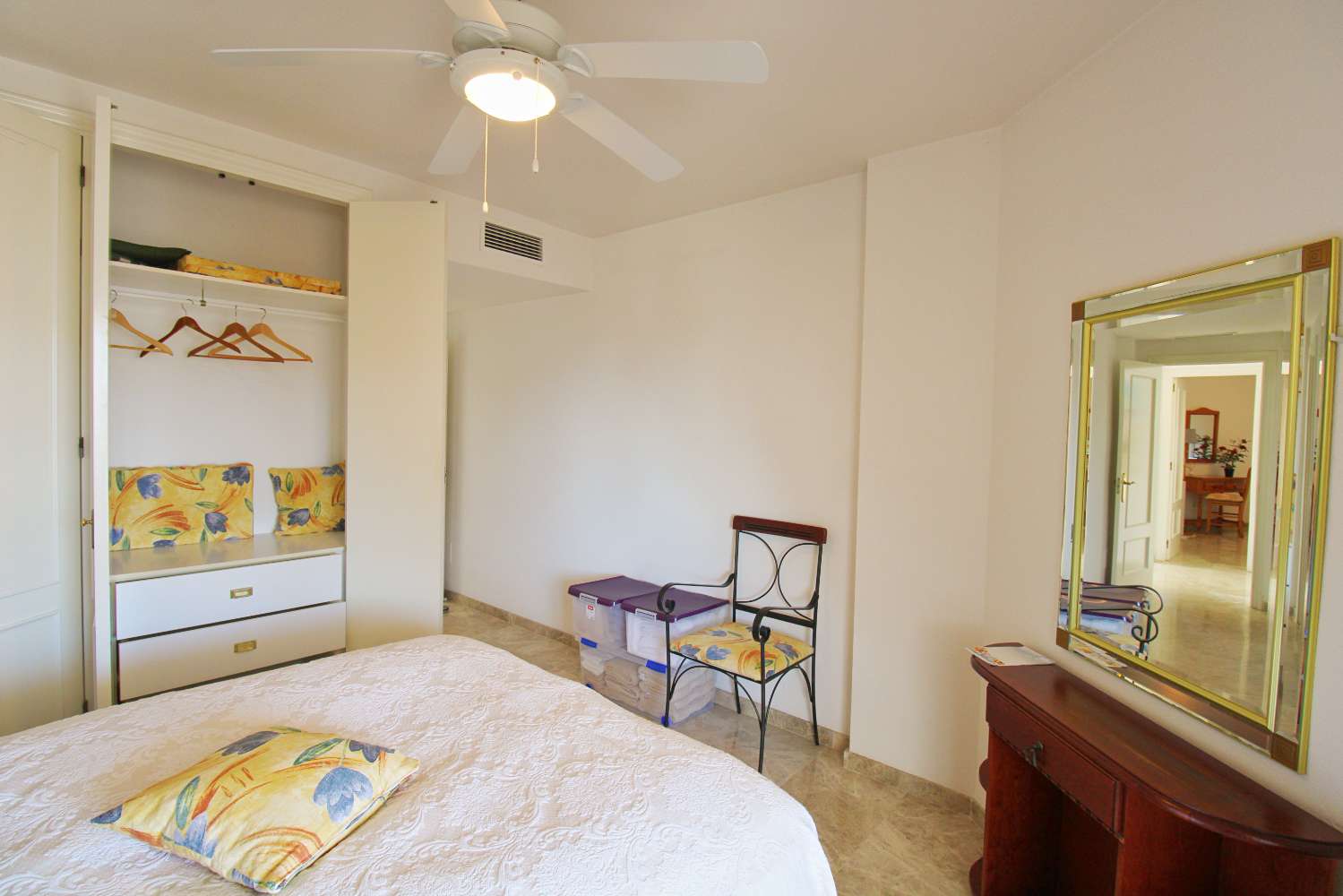 Amplio apartamento con vistas al mar en Calahonda – Mijas Costa