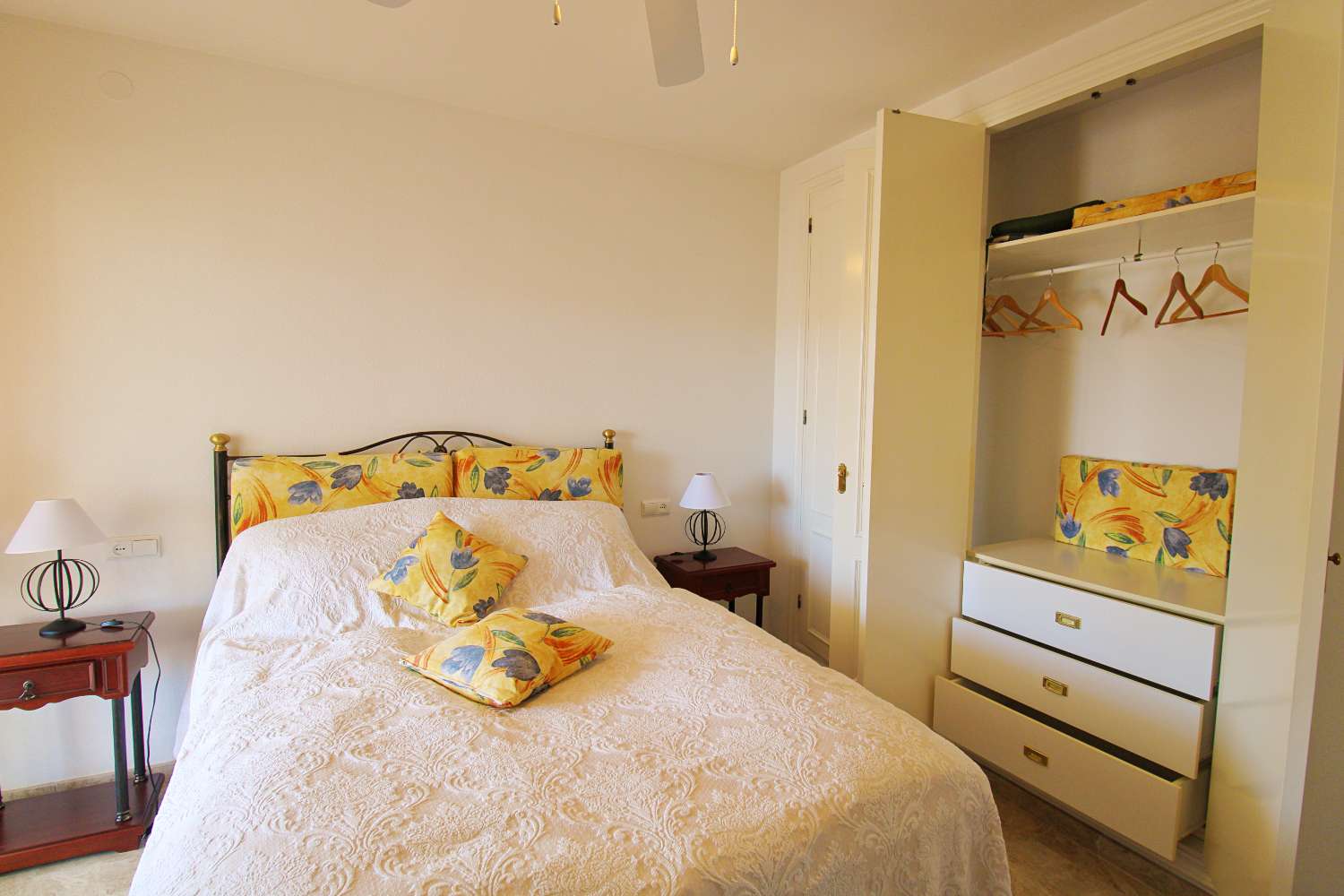 Amplio apartamento con vistas al mar en Calahonda – Mijas Costa