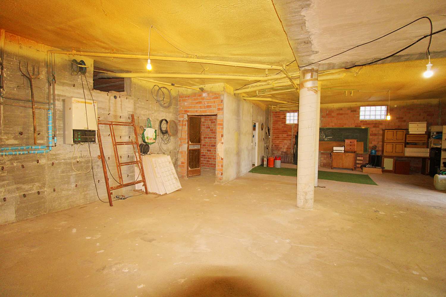 Espectacular Villa en Pinos de Alhaurín con Piscina, Gran Parcela y Sótano de Gran Potencial