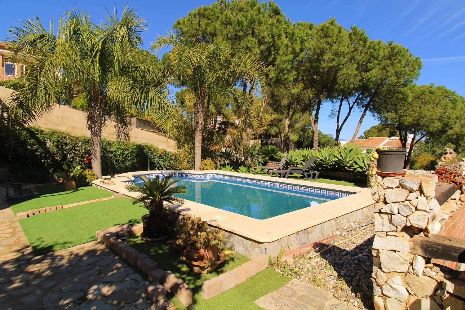 Espectacular Villa en Pinos de Alhaurín con Piscina, Gran Parcela y Sótano de Gran Potencial