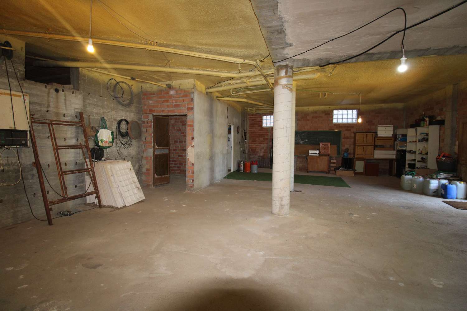 Espectacular Villa en Pinos de Alhaurín con Piscina, Gran Parcela y Sótano de Gran Potencial