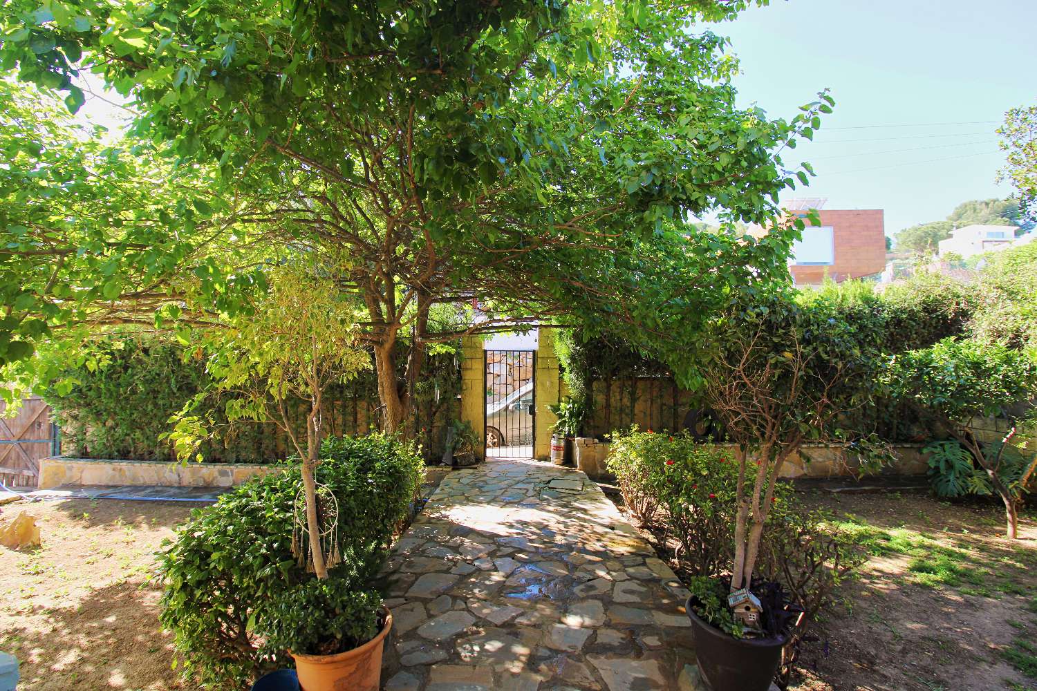 Espectacular Villa en Pinos de Alhaurín con Piscina, Gran Parcela y Sótano de Gran Potencial