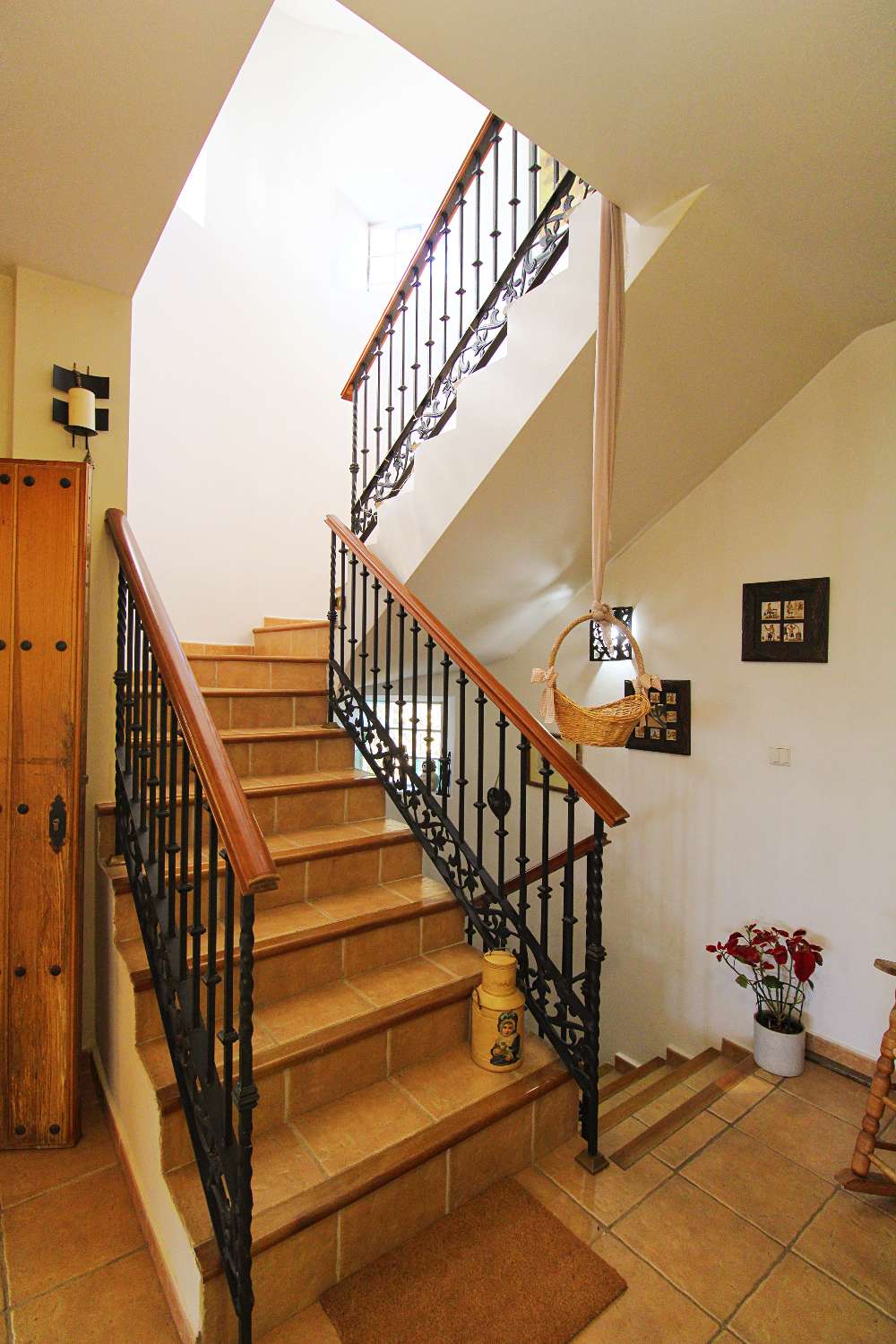 Espectacular Villa en Pinos de Alhaurín con Piscina, Gran Parcela y Sótano de Gran Potencial