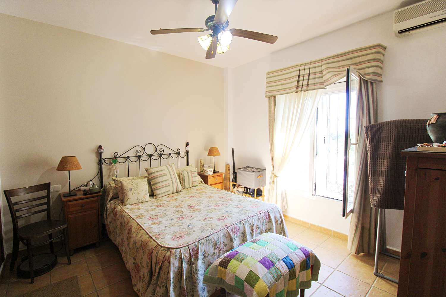 Espectacular Villa en Pinos de Alhaurín con Piscina, Gran Parcela y Sótano de Gran Potencial