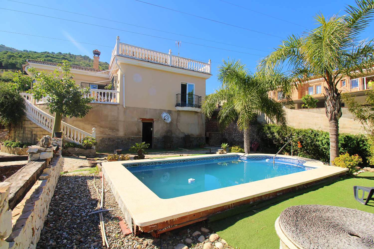 Espectacular Villa en Pinos de Alhaurín con Piscina, Gran Parcela y Sótano de Gran Potencial