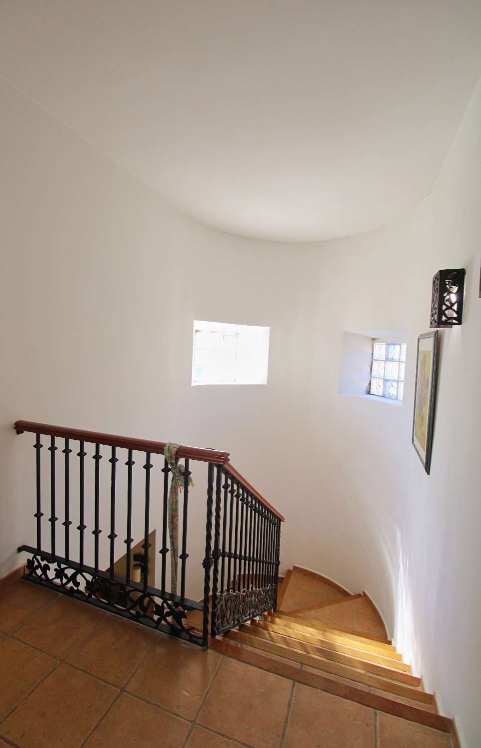 Espectacular Villa en Pinos de Alhaurín con Piscina, Gran Parcela y Sótano de Gran Potencial