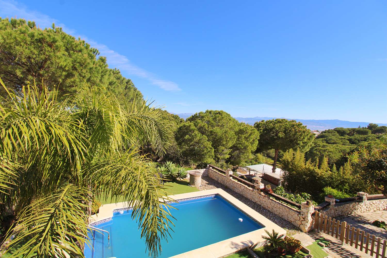 Espectacular Villa en Pinos de Alhaurín con Piscina, Gran Parcela y Sótano de Gran Potencial