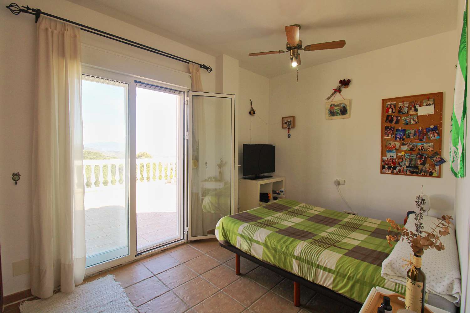 Espectacular Villa en Pinos de Alhaurín con Piscina, Gran Parcela y Sótano de Gran Potencial