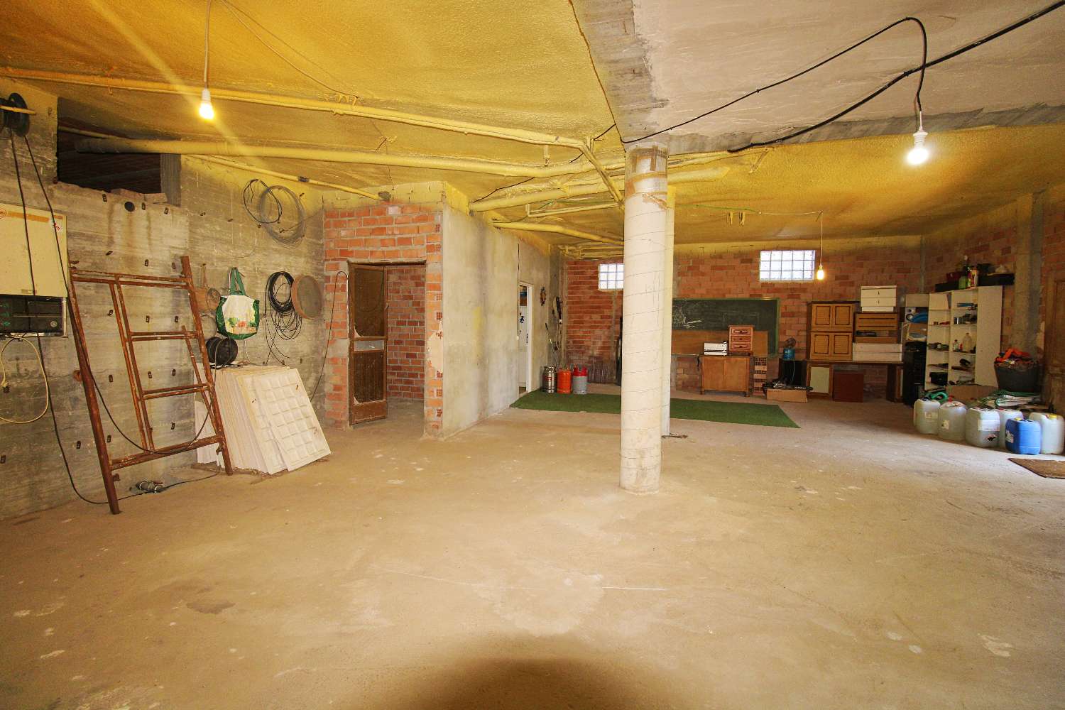 Espectacular Villa en Pinos de Alhaurín con Piscina, Gran Parcela y Sótano de Gran Potencial