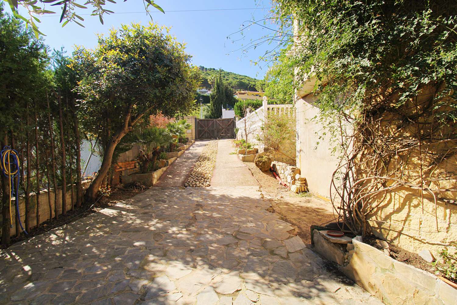 Espectacular Villa en Pinos de Alhaurín con Piscina, Gran Parcela y Sótano de Gran Potencial