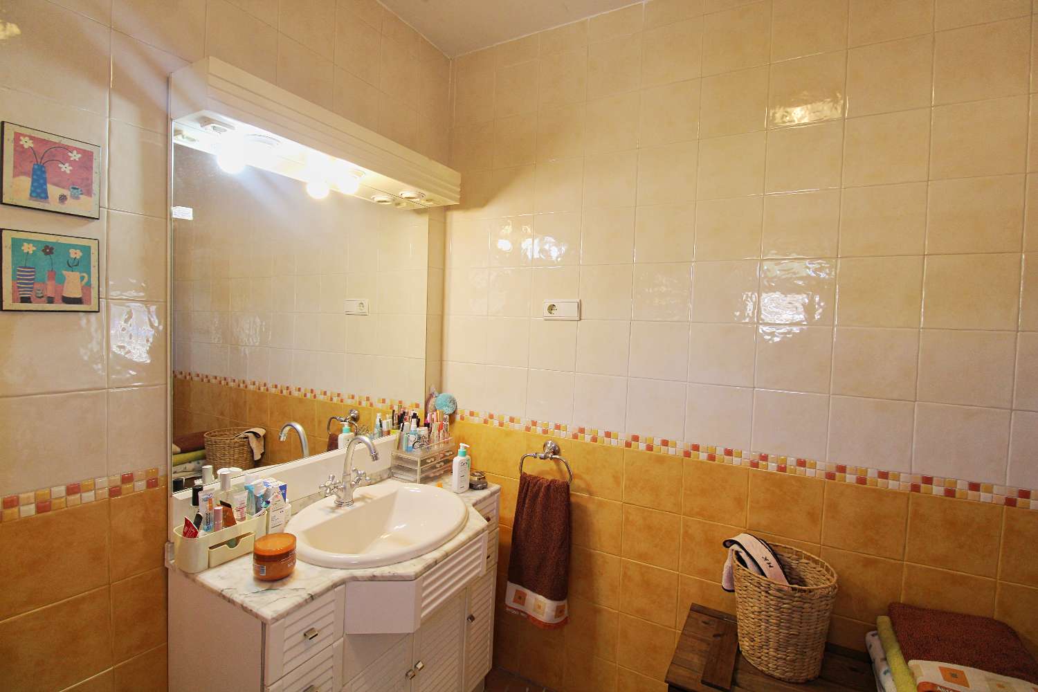 Espectacular Villa en Pinos de Alhaurín con Piscina, Gran Parcela y Sótano de Gran Potencial