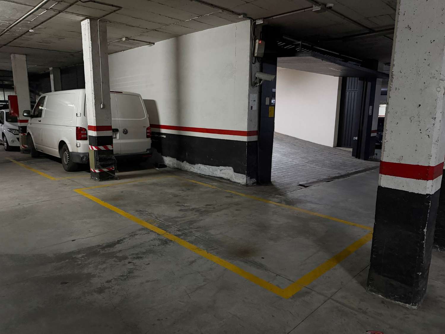 Plaza de garaje amplia y segura en zona Jardín Botánico (Ciudad Jardín)