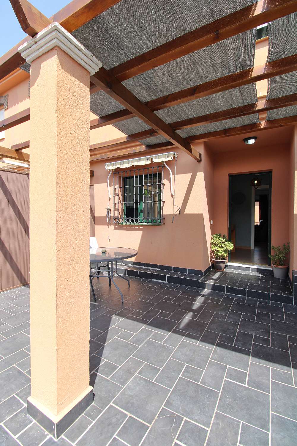 Pareado amueblado con piscina comunitaria en Capellanía, Alhaurín de la Torre