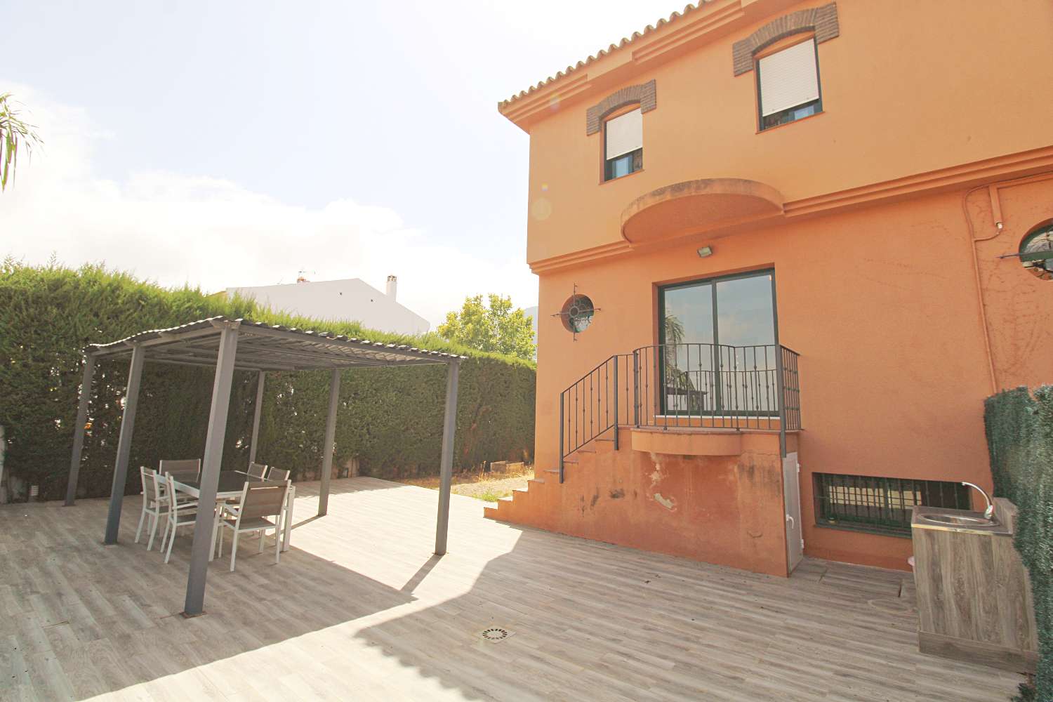 Pareado amueblado con piscina comunitaria en Capellanía, Alhaurín de la Torre