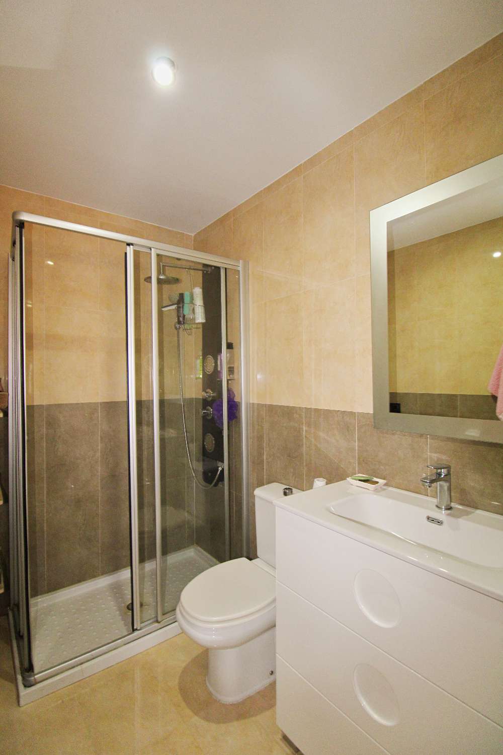 Pareado amueblado con piscina comunitaria en Capellanía, Alhaurín de la Torre