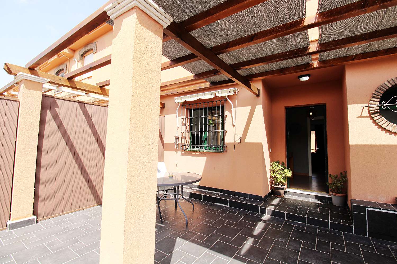Pareado amueblado con piscina comunitaria en Capellanía, Alhaurín de la Torre